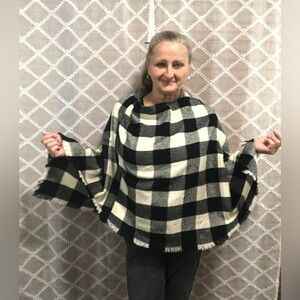 Women's Black and White Buffalo Plaid Poncho, one size fits small- large